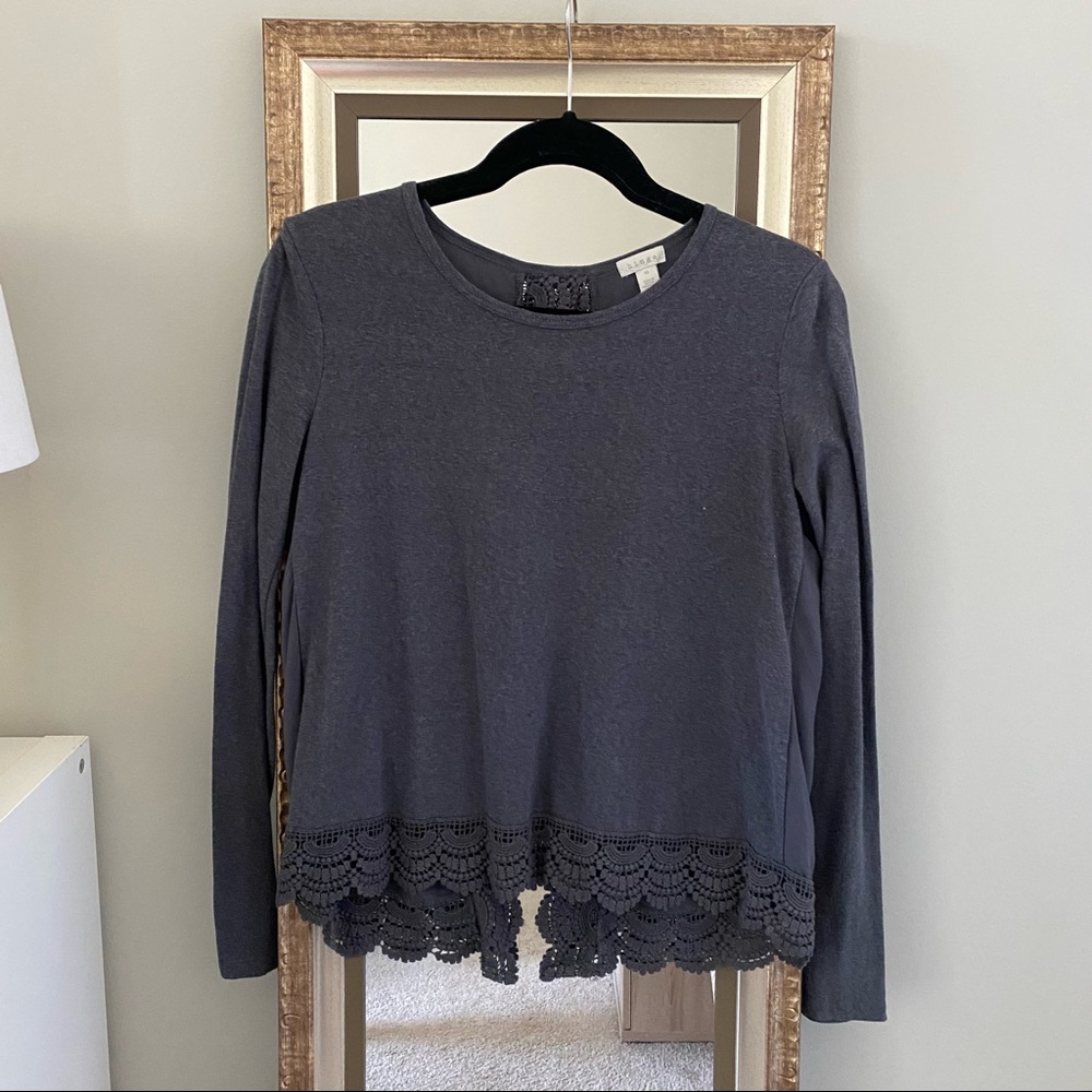 NWOT Hinge blouse with slit back and lace detail